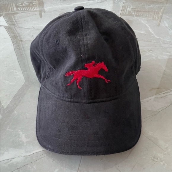 SARATOGA SPRINGS 
•UNISEX
•BLACK COLOR HORSE CAP
•ADJUSTABLE VELCRO BACK STRAP - Picture 1 of 5